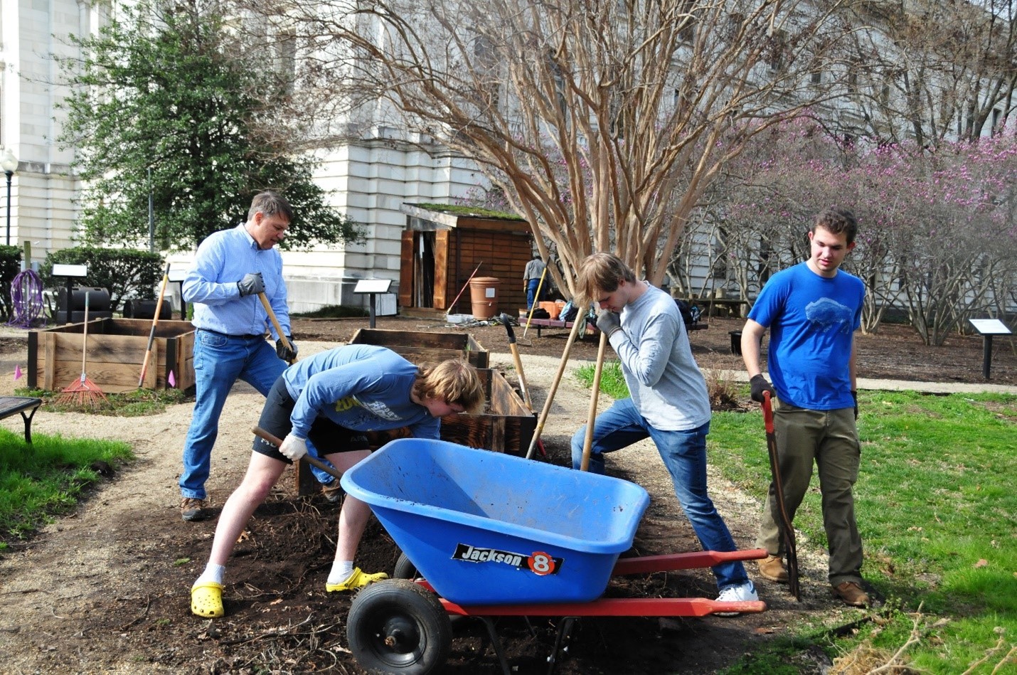 People working at the USDA People's Garden